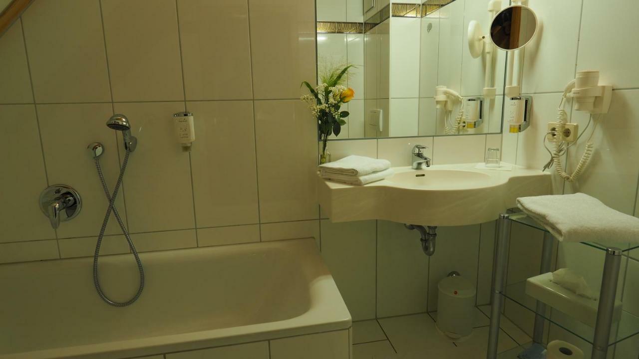 Hotel Gasthof Adler Ульм Екстер'єр фото